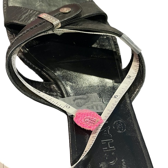 CHANEL BLACK LEATHER CRISS CROSS STRAP SANDAL WITH 1" BLOCK HEEL - Picture 15 of 16